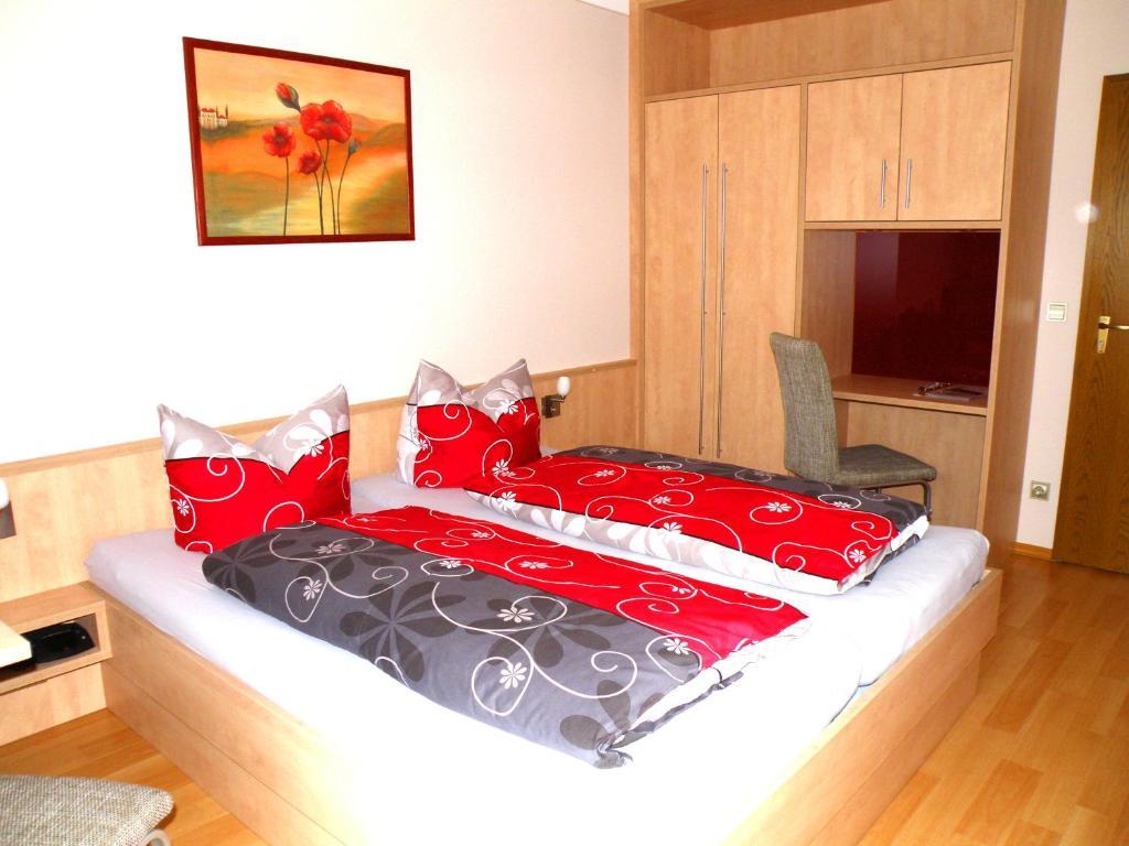Zum Schwarzen Baeren Hotel Vohenstrauss Bilik gambar