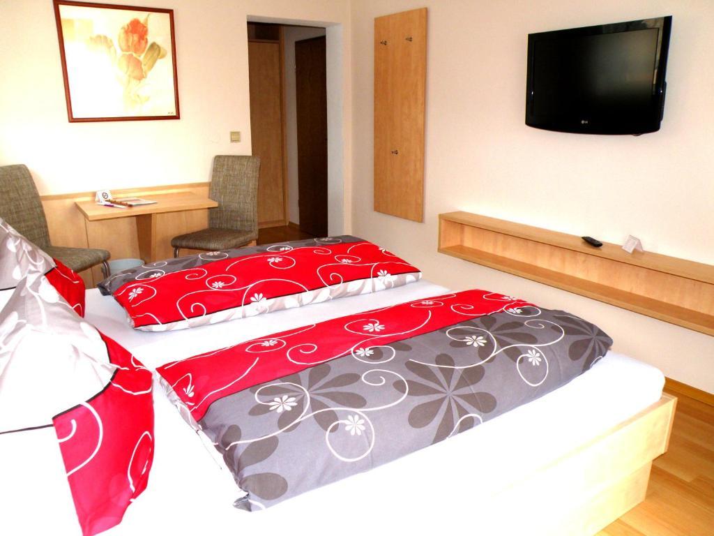 Zum Schwarzen Baeren Hotel Vohenstrauss Bilik gambar