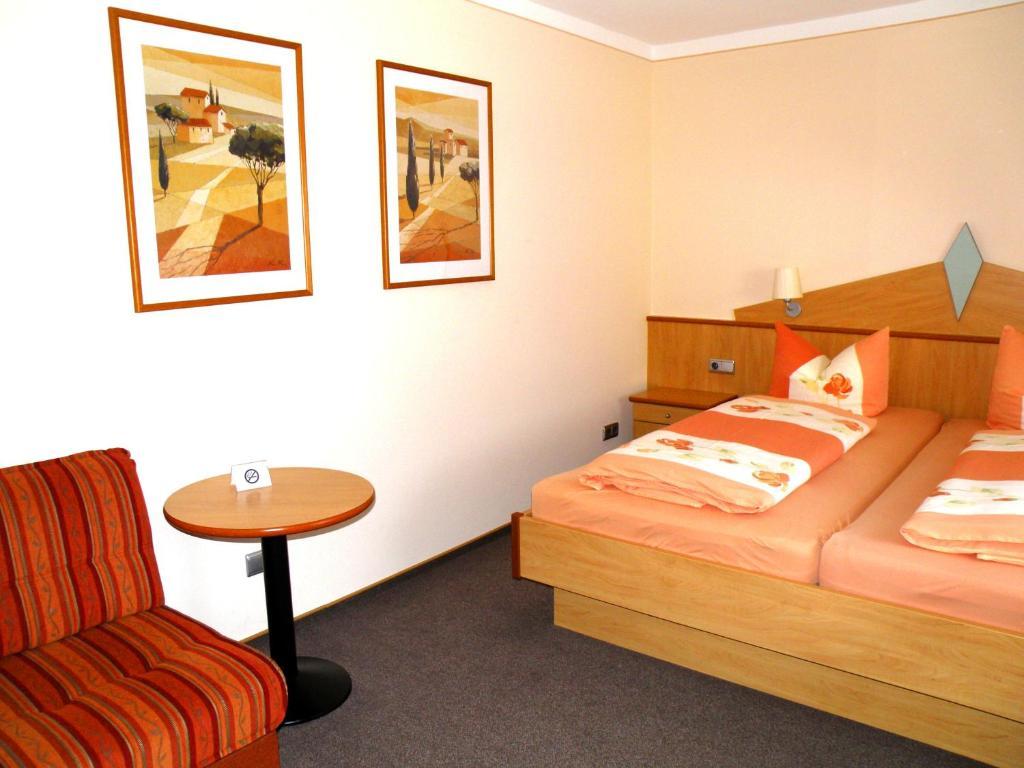 Zum Schwarzen Baeren Hotel Vohenstrauss Luaran gambar