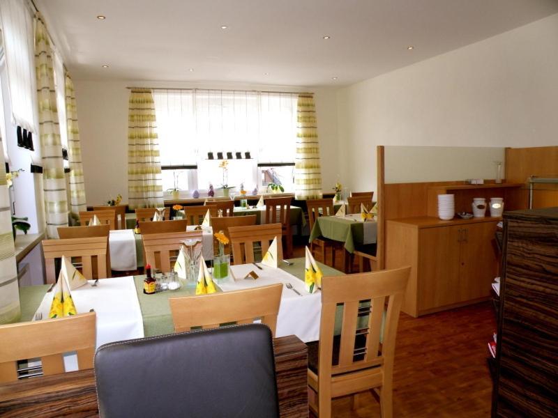 Zum Schwarzen Baeren Hotel Vohenstrauss Luaran gambar