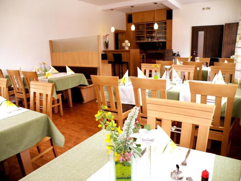 Zum Schwarzen Baeren Hotel Vohenstrauss Luaran gambar