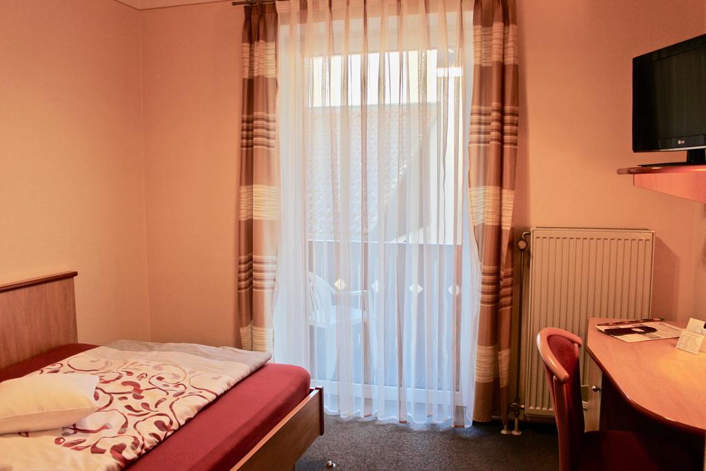 Zum Schwarzen Baeren Hotel Vohenstrauss Luaran gambar