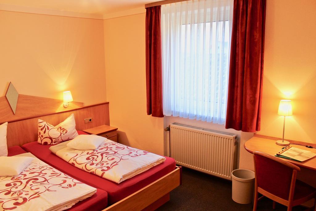 Zum Schwarzen Baeren Hotel Vohenstrauss Luaran gambar