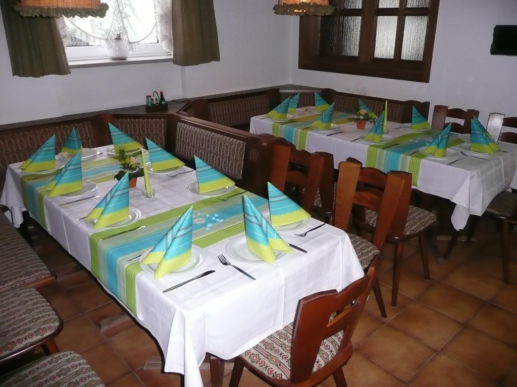 Zum Schwarzen Baeren Hotel Vohenstrauss Luaran gambar