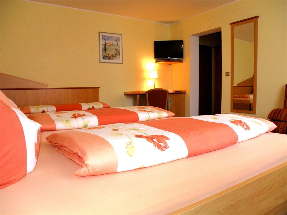 Zum Schwarzen Baeren Hotel Vohenstrauss Luaran gambar
