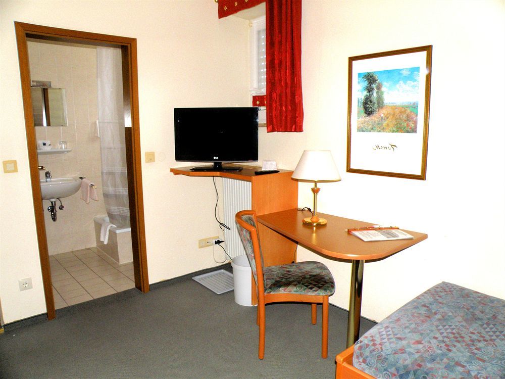 Zum Schwarzen Baeren Hotel Vohenstrauss Luaran gambar