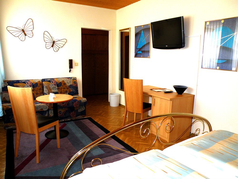 Zum Schwarzen Baeren Hotel Vohenstrauss Luaran gambar