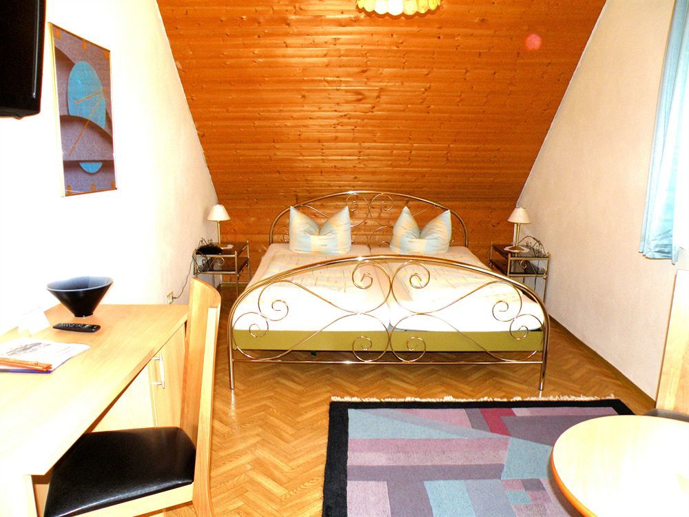 Zum Schwarzen Baeren Hotel Vohenstrauss Luaran gambar