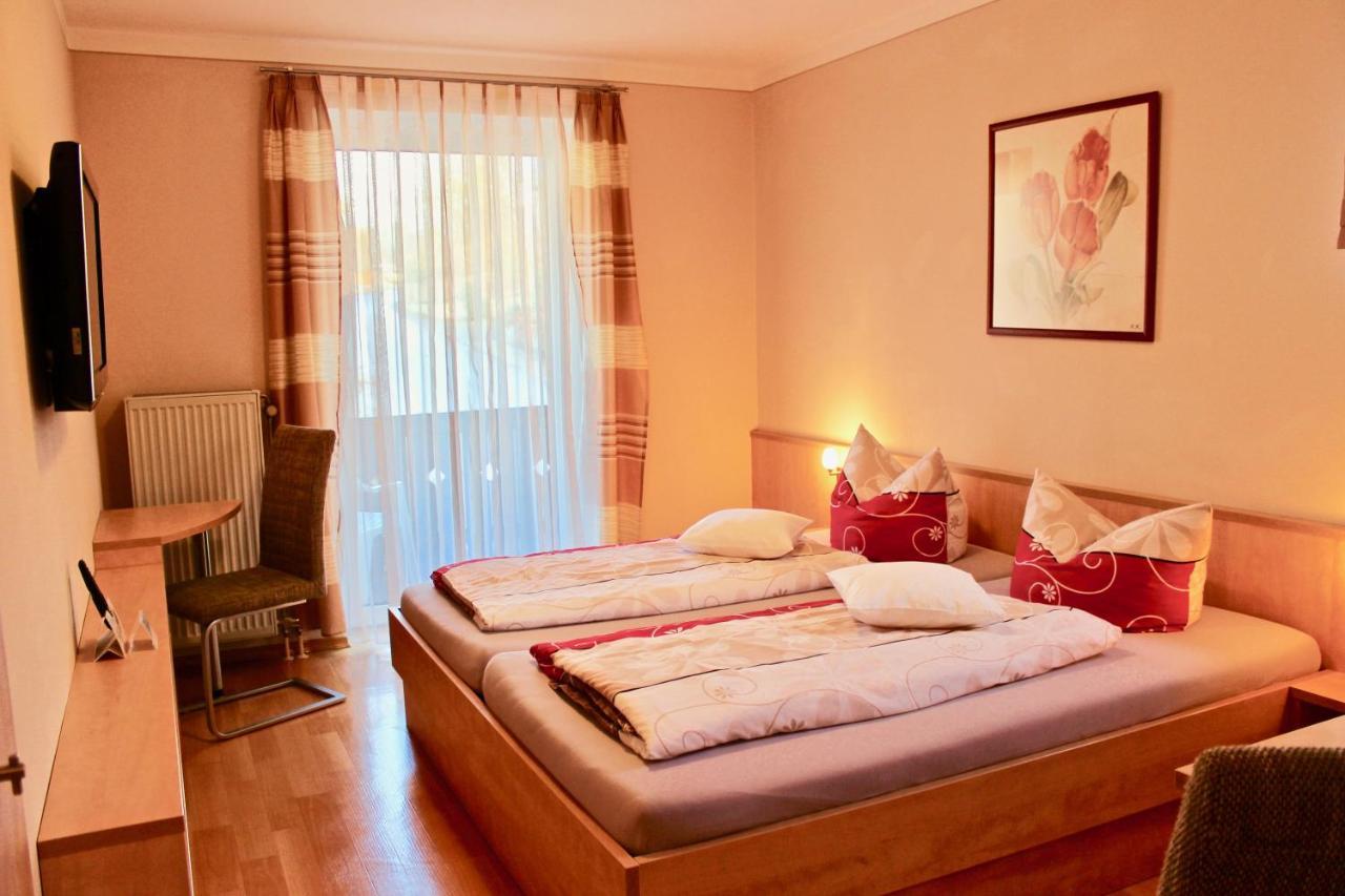 Zum Schwarzen Baeren Hotel Vohenstrauss Luaran gambar